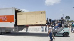 數(shù)控開(kāi)料機(jī)客戶工廠卸貨實(shí)拍