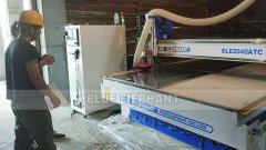 藍象數(shù)控數(shù)控開料機在客戶現(xiàn)場實拍