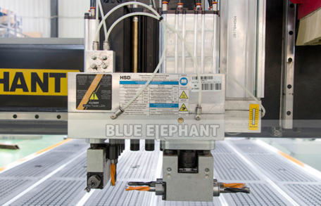 櫥柜開料機(jī)比雕刻機(jī)具有哪些優(yōu)勢 櫥柜開料機(jī)比雕刻機(jī)具有哪些優(yōu)勢